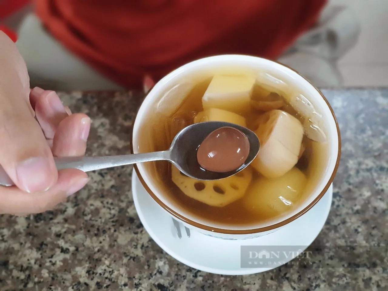 Chè bảy màu có trứng cút