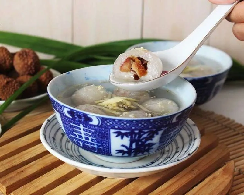 Chè bột lọc heo quay đặc sản trứ danh của vùng đất cố đô