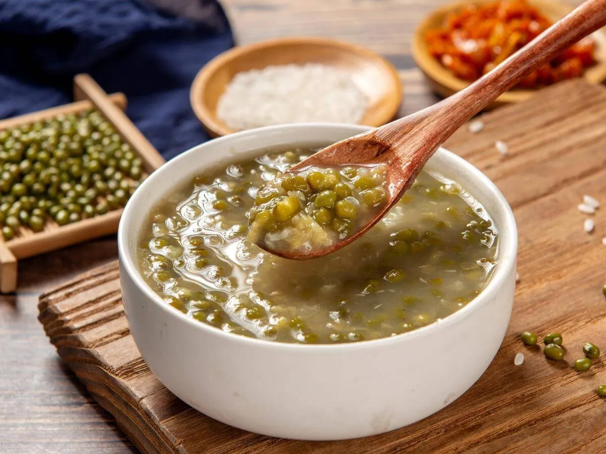 Rustic and refreshing green bean sweet soup