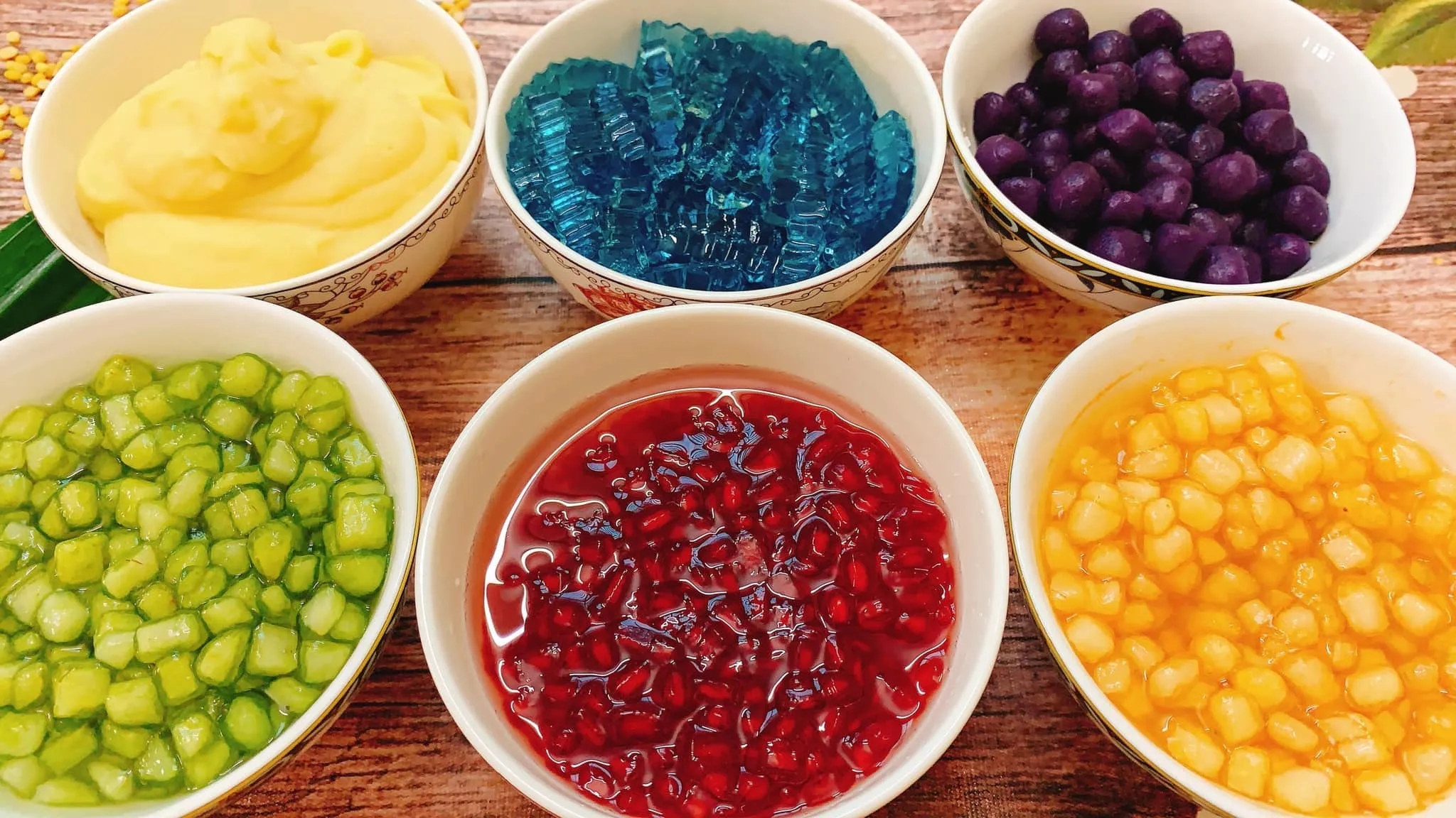 Colorful rainbow sweet soup, both beautiful and delicious