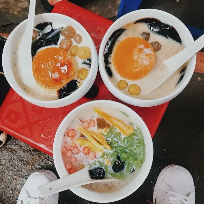 Thai sweet soup and caramel flan at Che Nha Lam C6