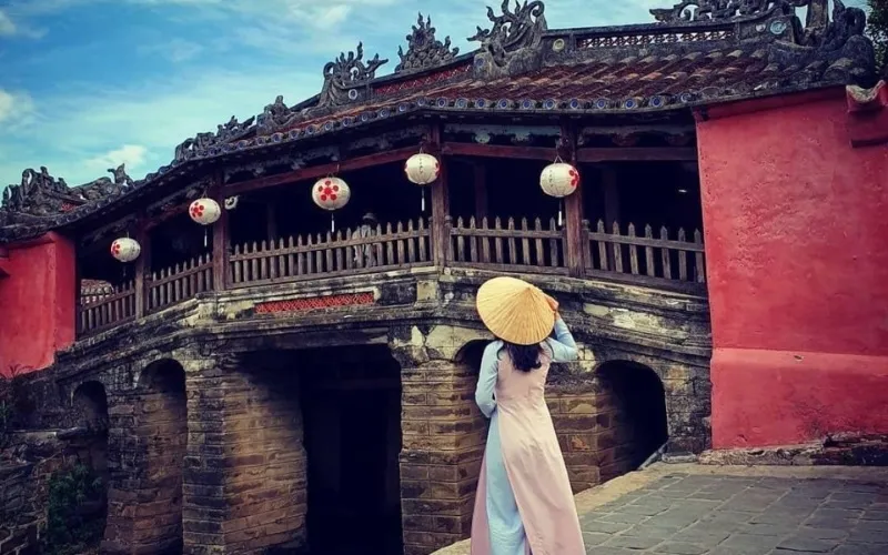 Ancient Japanese Covered Bridge (Chua Cau) at 186 Tran Phu street in Hoi An