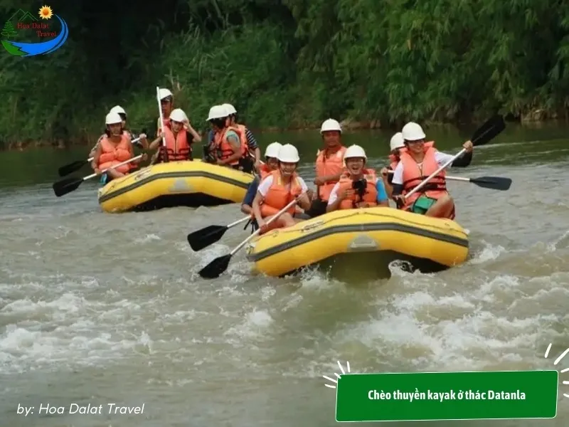 Chèo thuyền kayak khám phá vẻ đẹp thác Datanla