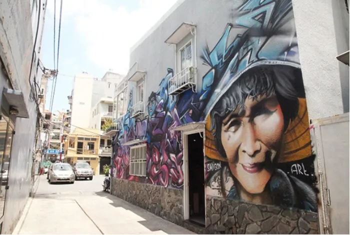 Admire modern graffiti paintings at 288 Nam Ky Khoi Nghia Apartment Complex.