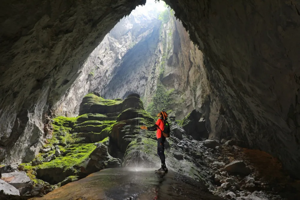 Chinh phục hang Sơn Đoòng - điểm đến mơ ước trong tour du lịch mạo hiểm Quảng Bình cấp độ cao nhất