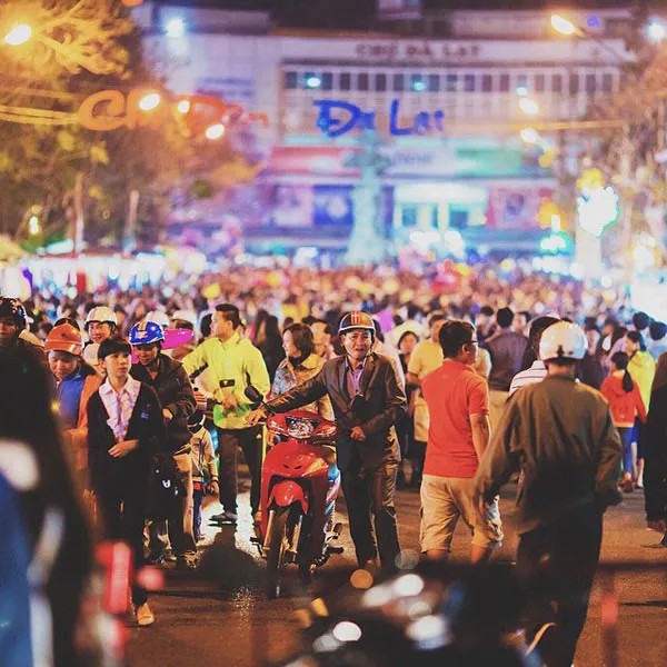 Da Lat Night Market at night