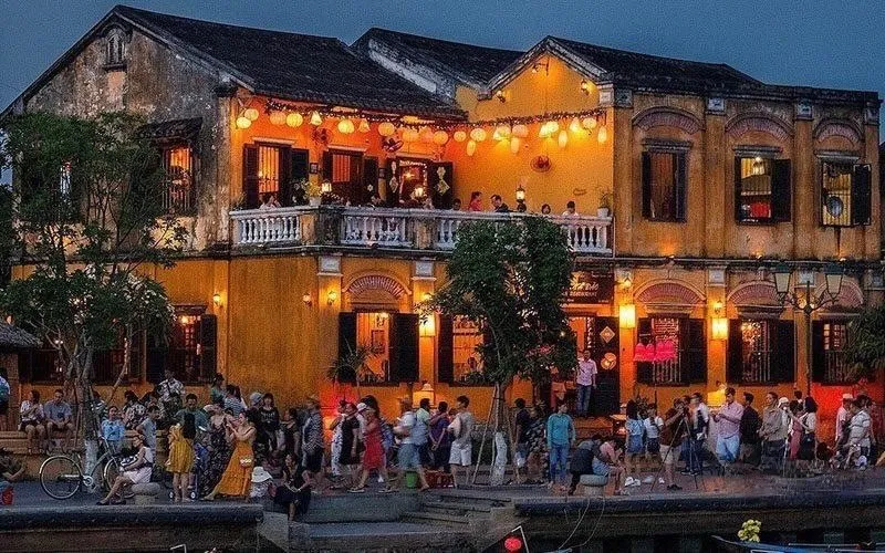 Hoi An Night Market at Nguyen Hoang street, Minh An ward, Hoi An