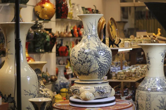 Bat Trang pottery market - a place to gather the essence of Vietnamese ceramics