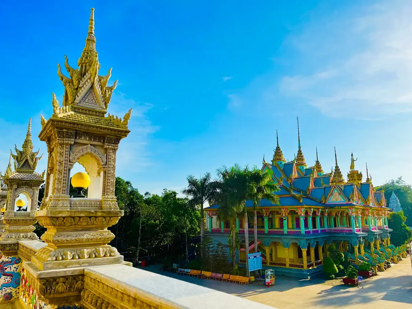Pătum Wôngsa Som Rông Pagoda, pride of the Khmer people in Soc Trang.