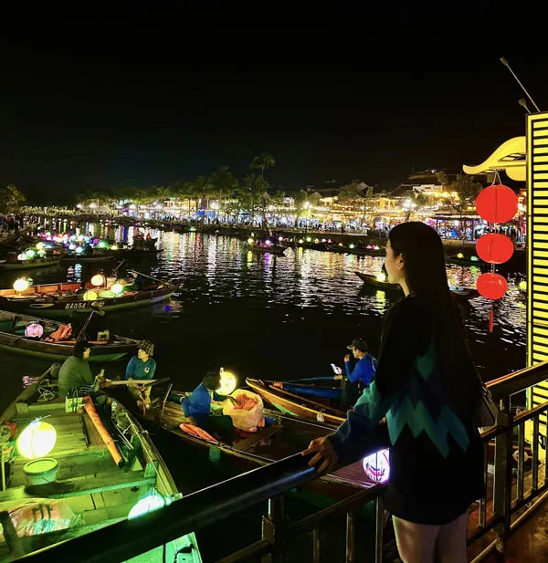Taking photos on An Hoi Bridge
