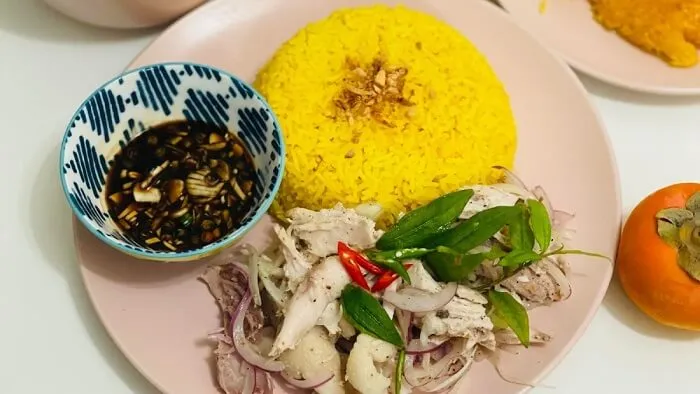 Com Ga Hoi An - a delicious and nutritious chicken rice dish