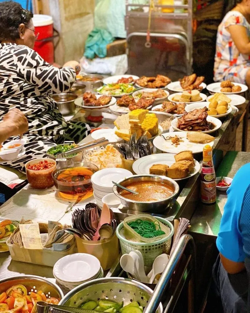 Cơm Tấm Bãi Rác restaurant, a famous late-night broken rice spot in Saigon, with customers dining outdoors.