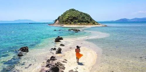 Unique white sand path at Diep Son Island