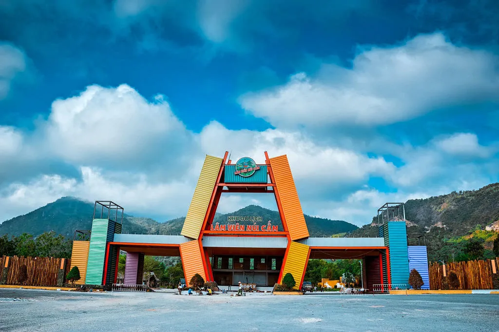 Gate of Lam Vien Nui Cam Tourist Area in An Giang, the starting point for exploring Nui Cam An Giang tourism