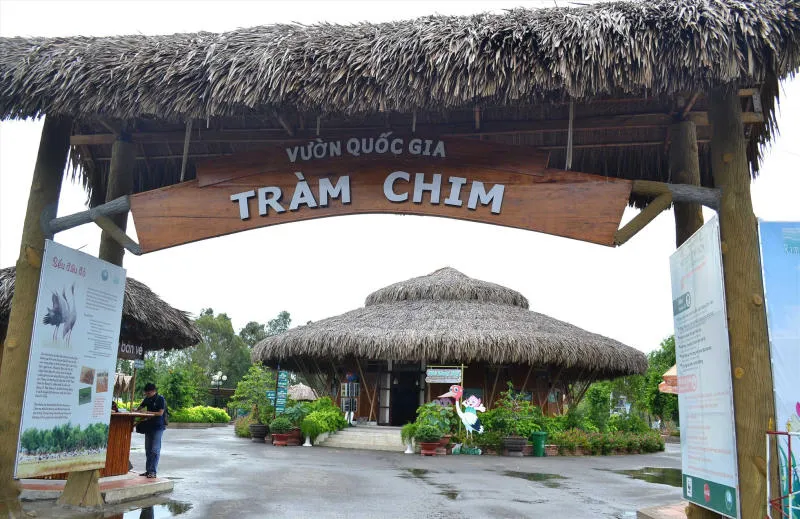 Cổng chào Vườn quốc gia Tràm Chim