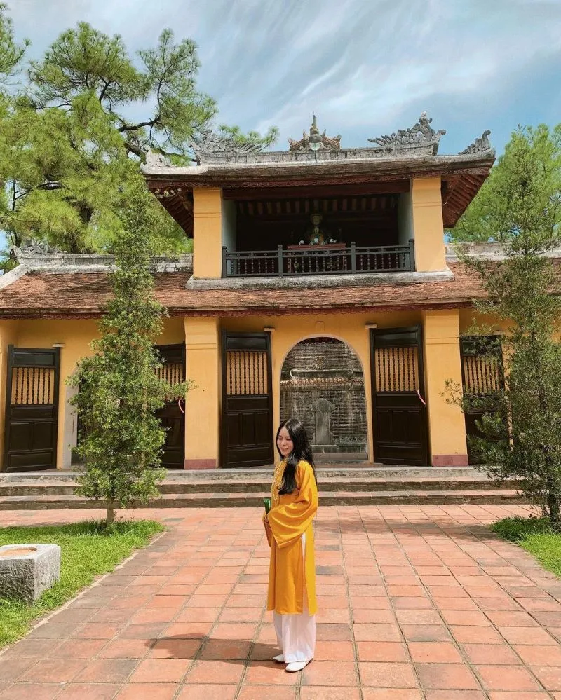Cổng Tam Quan uy nghi, lối vào thế giới tâm linh của chùa Thiên Mụ