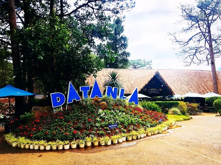 Entrance to Datanla Waterfall tourist area