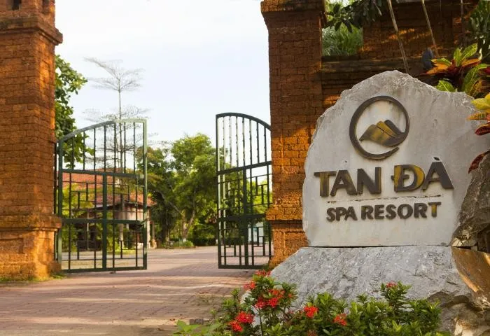 Entrance to Tan Da Spa Resort