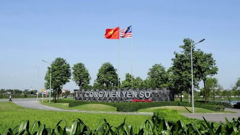 Yen So Park, a large green park in Hanoi