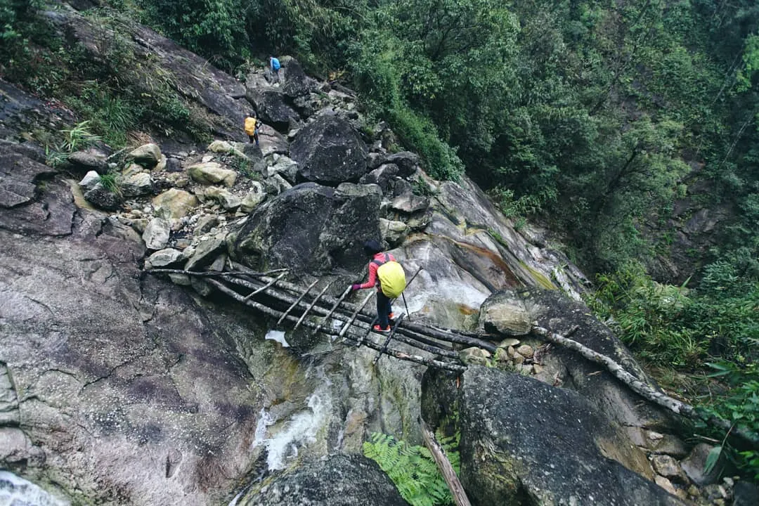 The Nam Kang Ho Tao trekking route helps you push your limits and admire the beautiful early morning mist.