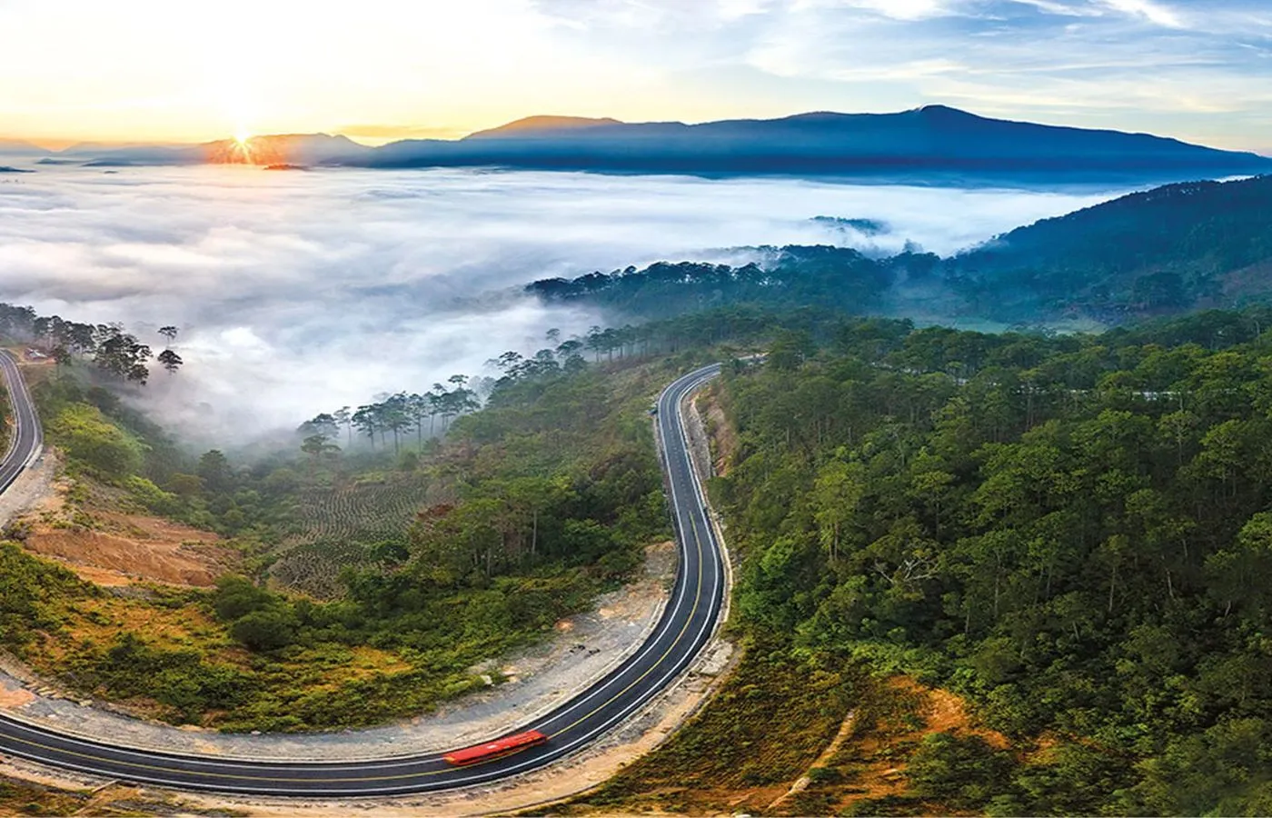 Cung đường ven biển Ninh Thuận mang vẻ đẹp hoang sơ và hùng vĩ