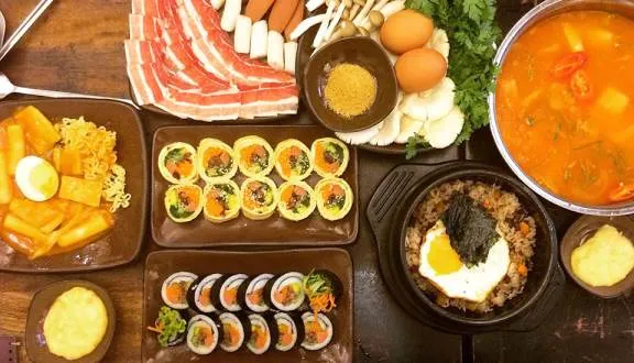 Đa Dạng Món Ăn Vặt Chuẩn Vị Hàn Tại Hankook Korean Fast Food