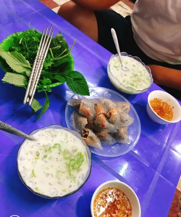 Variety of toppings at Che Thai Nam Dong