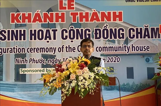 Đại sứ Ấn Độ Pranay Verma phát biểu tại lễ khánh thành nhà sinh hoạt cộng đồng Chăm Bàu Trúc, nhấn mạnh sự hợp tác văn hóa giữa Việt Nam và Ấn Độ