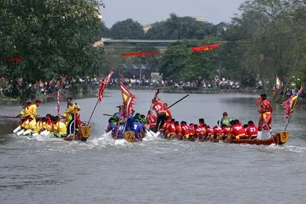 Dam Village pond, a branch of the Nhuệ River where the traditional boat racing festival takes place