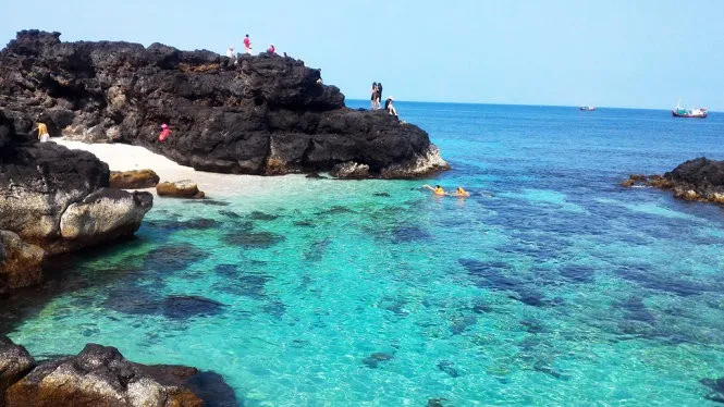 Small Island Ly Son with white sand beach and turquoise sea water