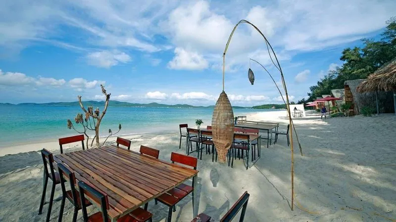 Co To Island, Quang Ninh - Clear blue beaches, smooth white sand, and fresh air