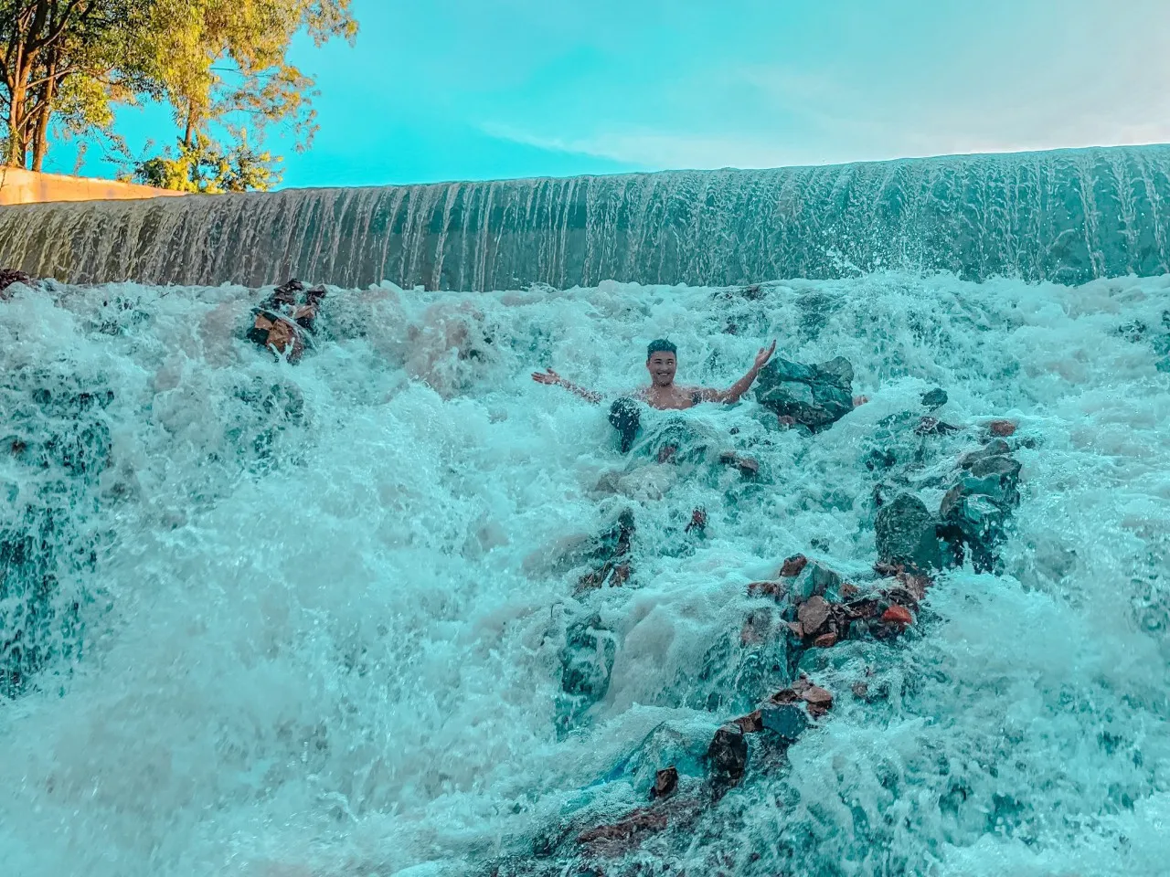 Đập tràn tại hồ Ghềnh Chè.