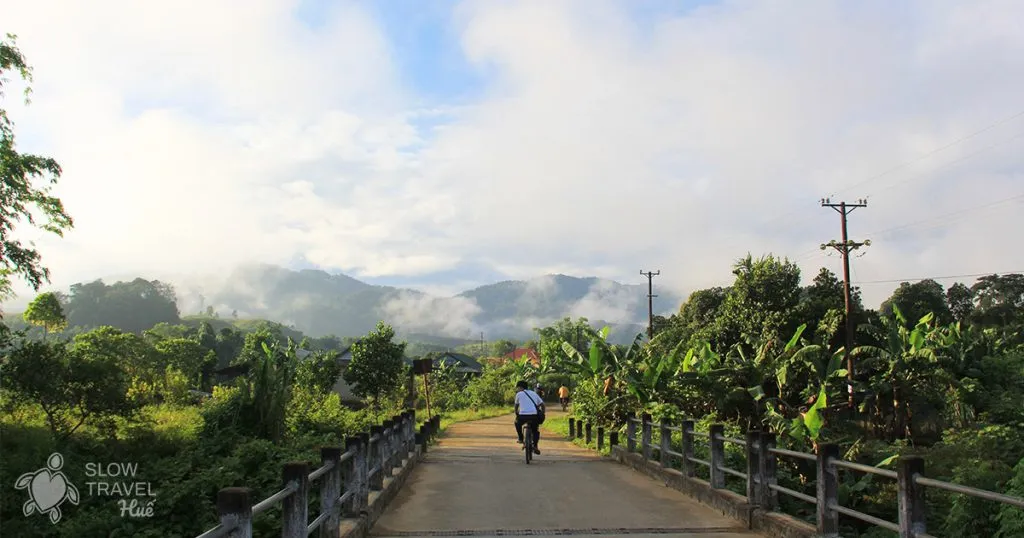 Cycling around Ta Oi ethnic minority villages in A Luoi, 70km from Hue