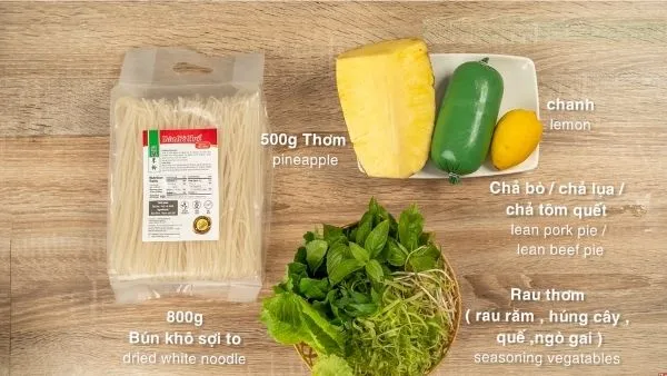 Đầy đủ gia vị cho nồi nước dùng Bún bò Huế chuẩn vị