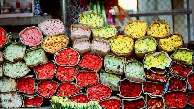 dãy hoa tươi mỗi sớm tại chợ Hồ Thị Kỷ