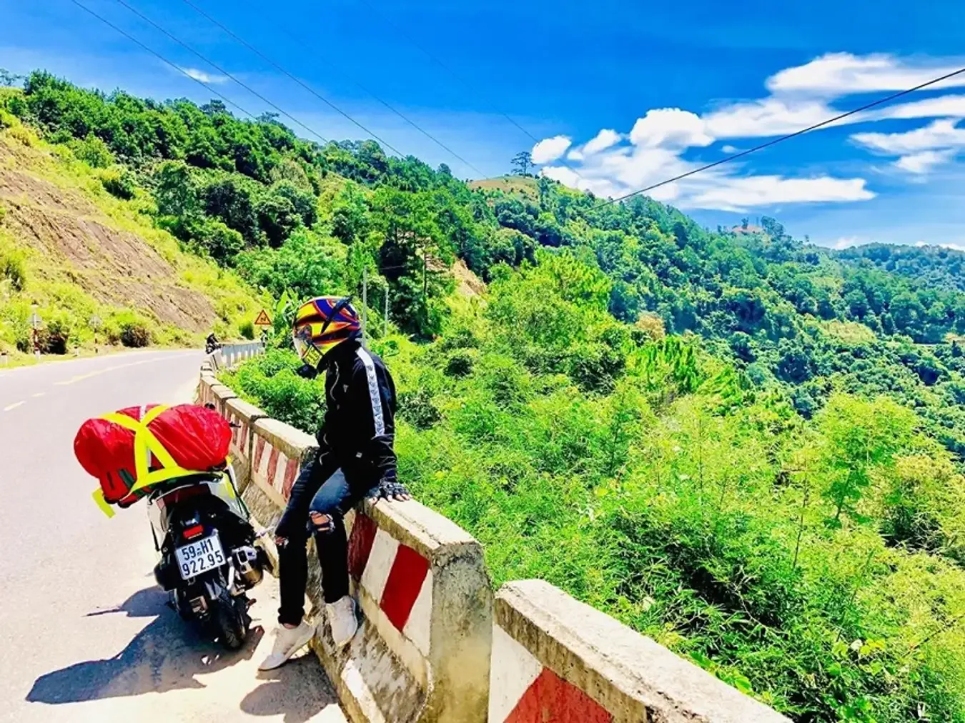 Ngoan Muc Pass - Ninh Thuan coastal road full of challenges and spectacular views