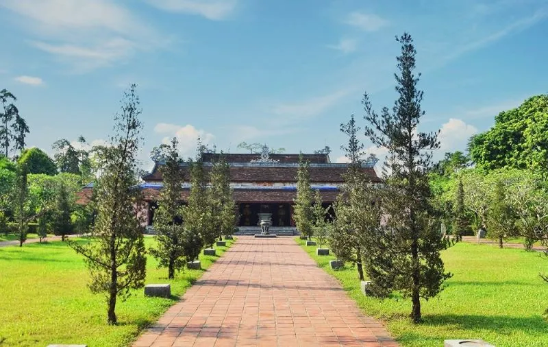 Điện Đại Hùng, không gian thờ tự trang nghiêm và thanh tịnh