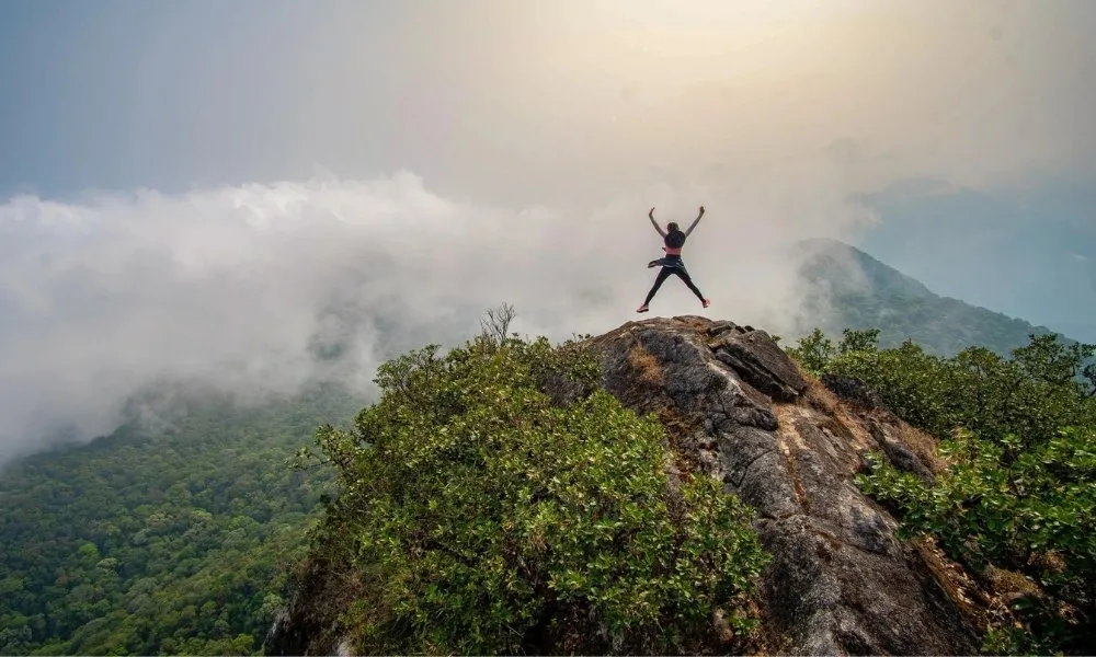 Chu Yang Sin peak is a challenge many young people want to conquer