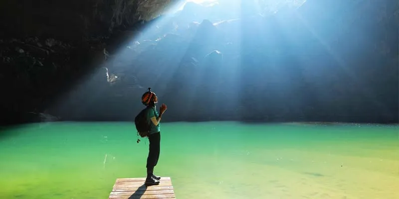 Đoàn thám hiểm khám phá hang Sơn Đoòng, cho thấy sự khắc nghiệt của địa hình và tầm quan trọng của việc lựa chọn thời điểm thích hợp