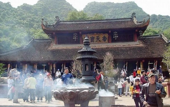 Huong Tich Cave, the center of Perfume Pagoda