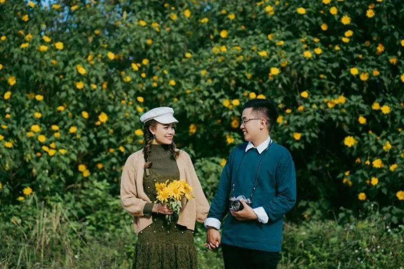 Tourists excitedly checking-in at Da Lat wild sunflower season
