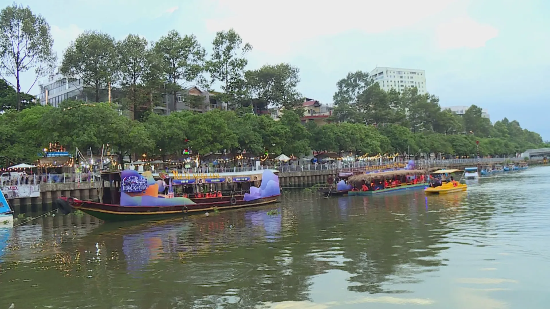 Tourists enthusiastically experiencing the vibrant atmosphere of a Mekong Delta floating market.