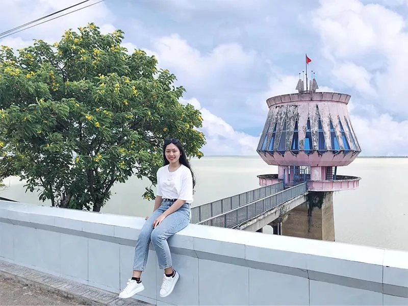 Visitors freely checking in at Dau Tieng Lake lighthouse