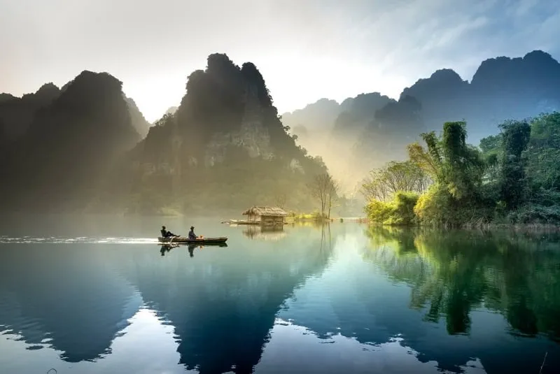 Ngườm Ngao Cave, magical beauty beneath Cao Bang's earth.