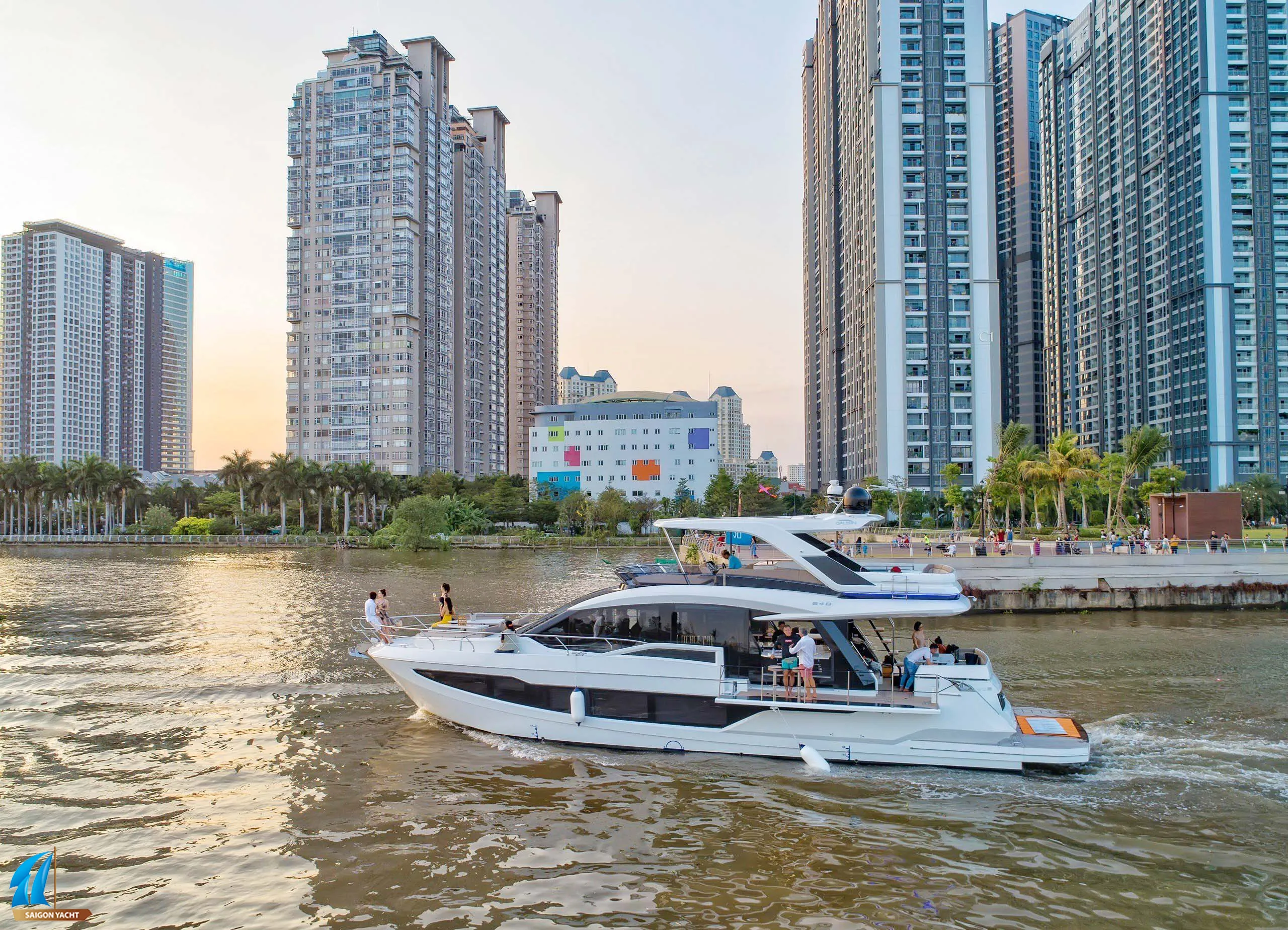 Luxury private cruise rental for an exclusive experience