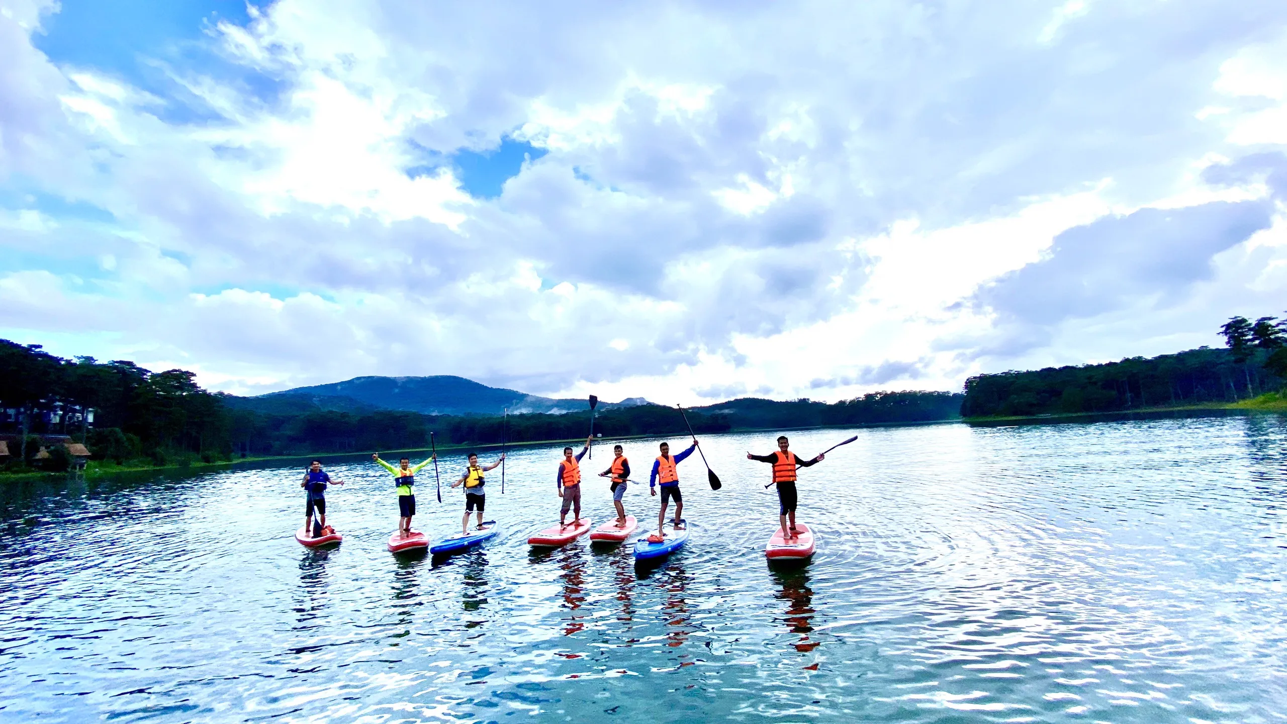 Group taking a break and photos during SUP tour on the lake