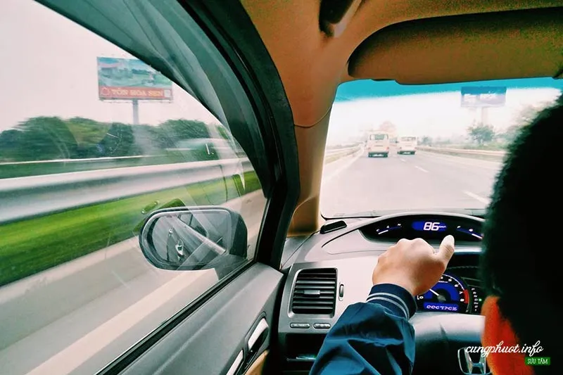 Hanoi - Ninh Binh highway, a popular route to Hai Tien