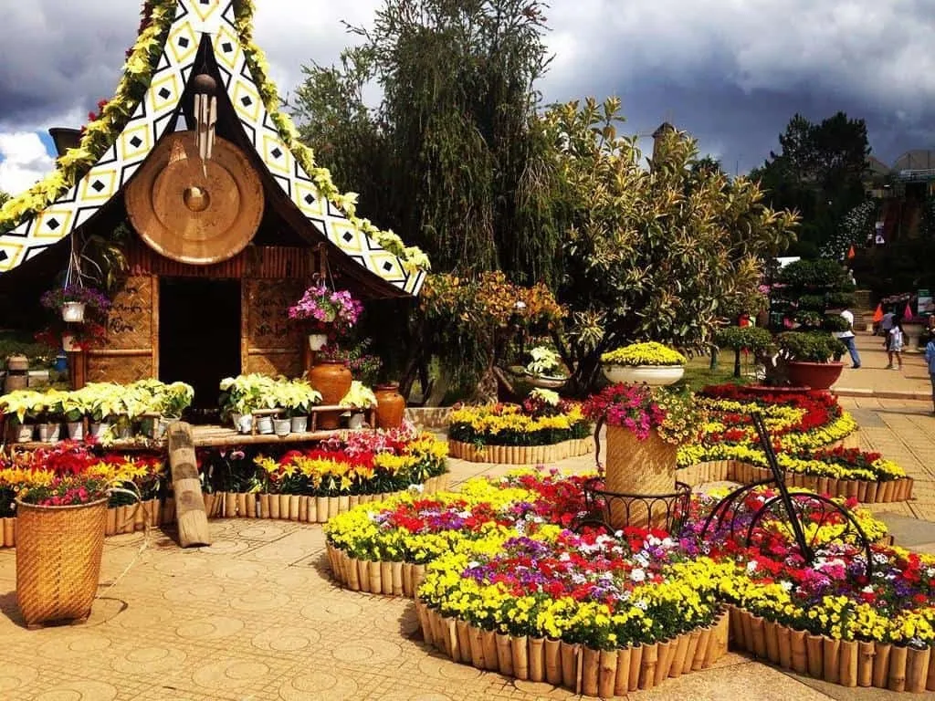Festival Hoa Đà Lạt 2 năm 1 lần thu hút đông đảo du khách gần xa đến tham quan, thưởng lãm
