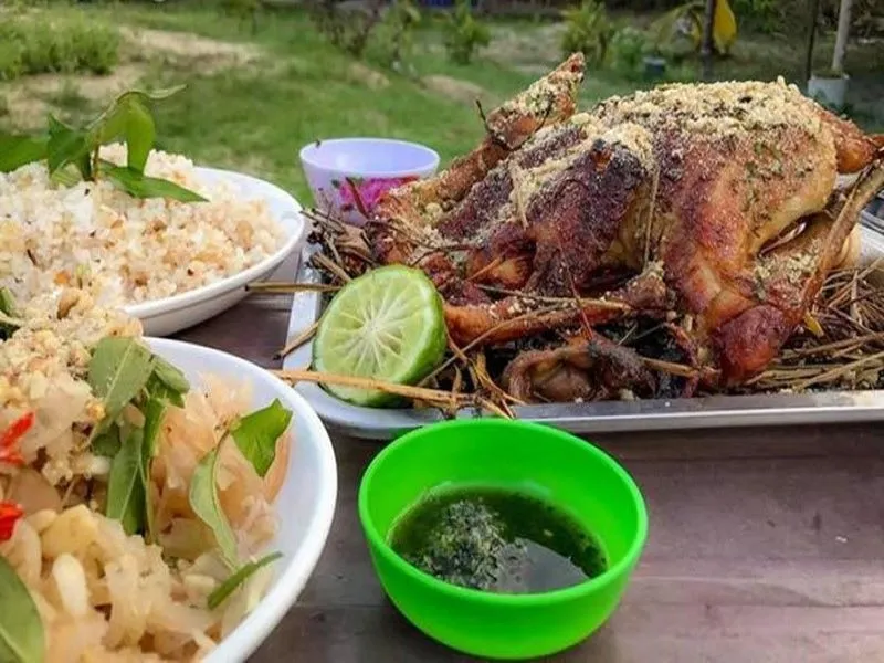 Grilled chicken with 'lá chúc', a famous dish of An Giang (Photo: Collected)