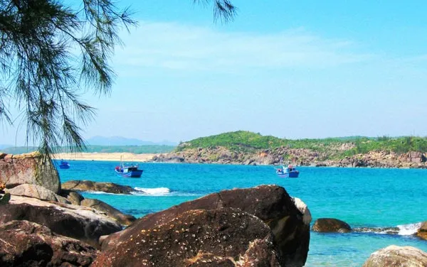 Chau Me rocky reefs, a pristine and unique destination near Sa Huynh beach